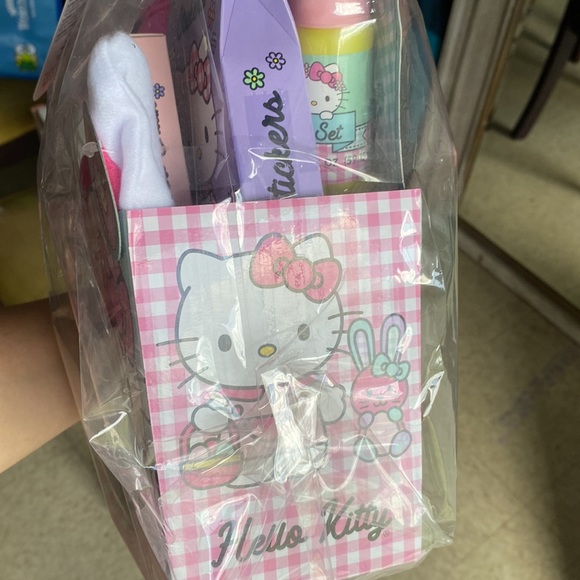 Hello kitty Easter basket - Picture 3 of 4